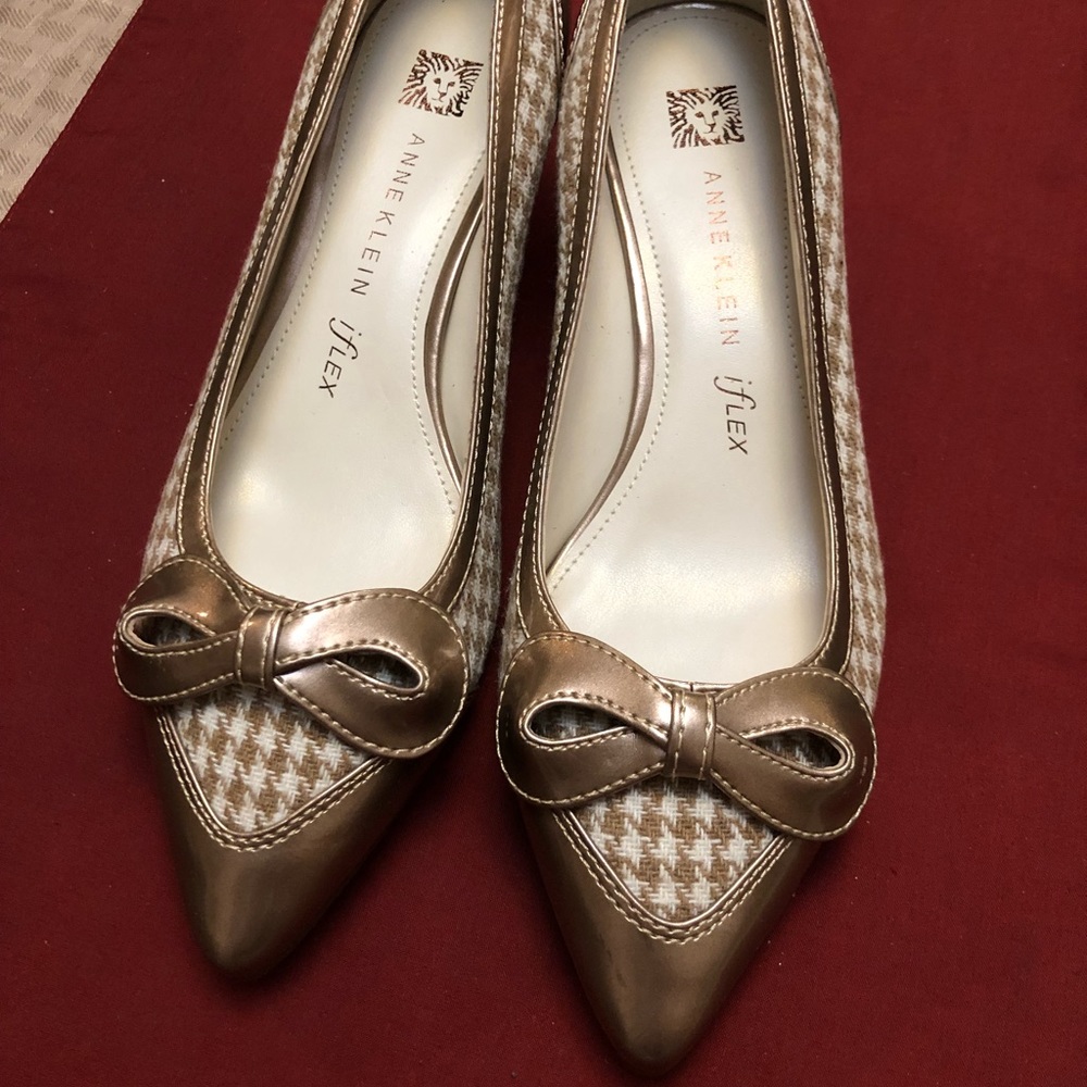 Brand new cute Anne Klein low heel